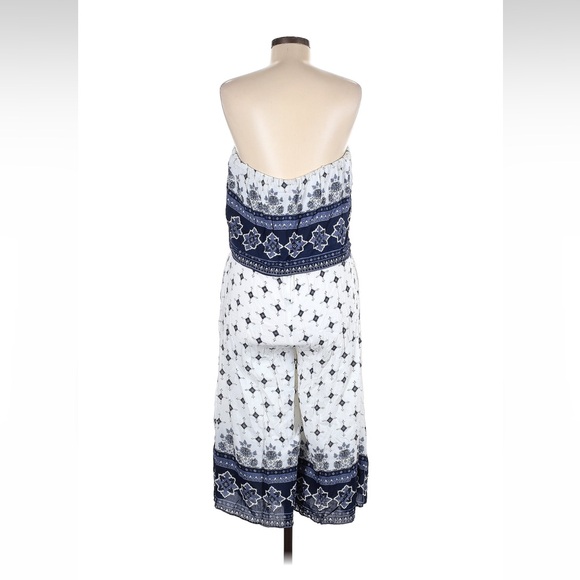 💙🤍💙 NWT Some Days Lovin’ strapless romper size s - Picture 2 of 2